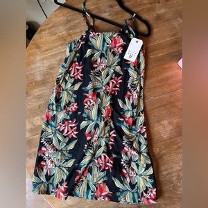 Billabong dress with flower design and pockets nwt